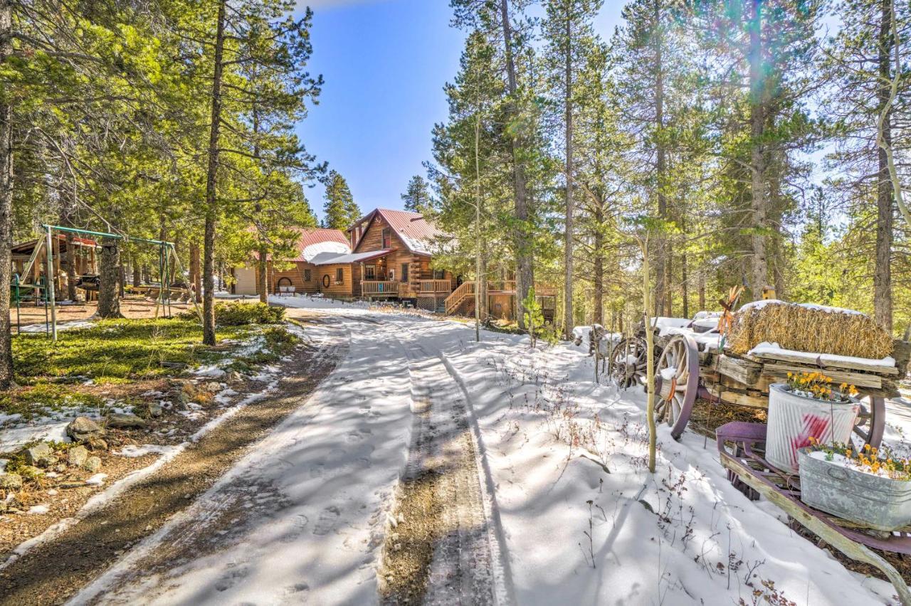 Secluded Black Hawk Log Cabin With Fire Pit! エクステリア 写真