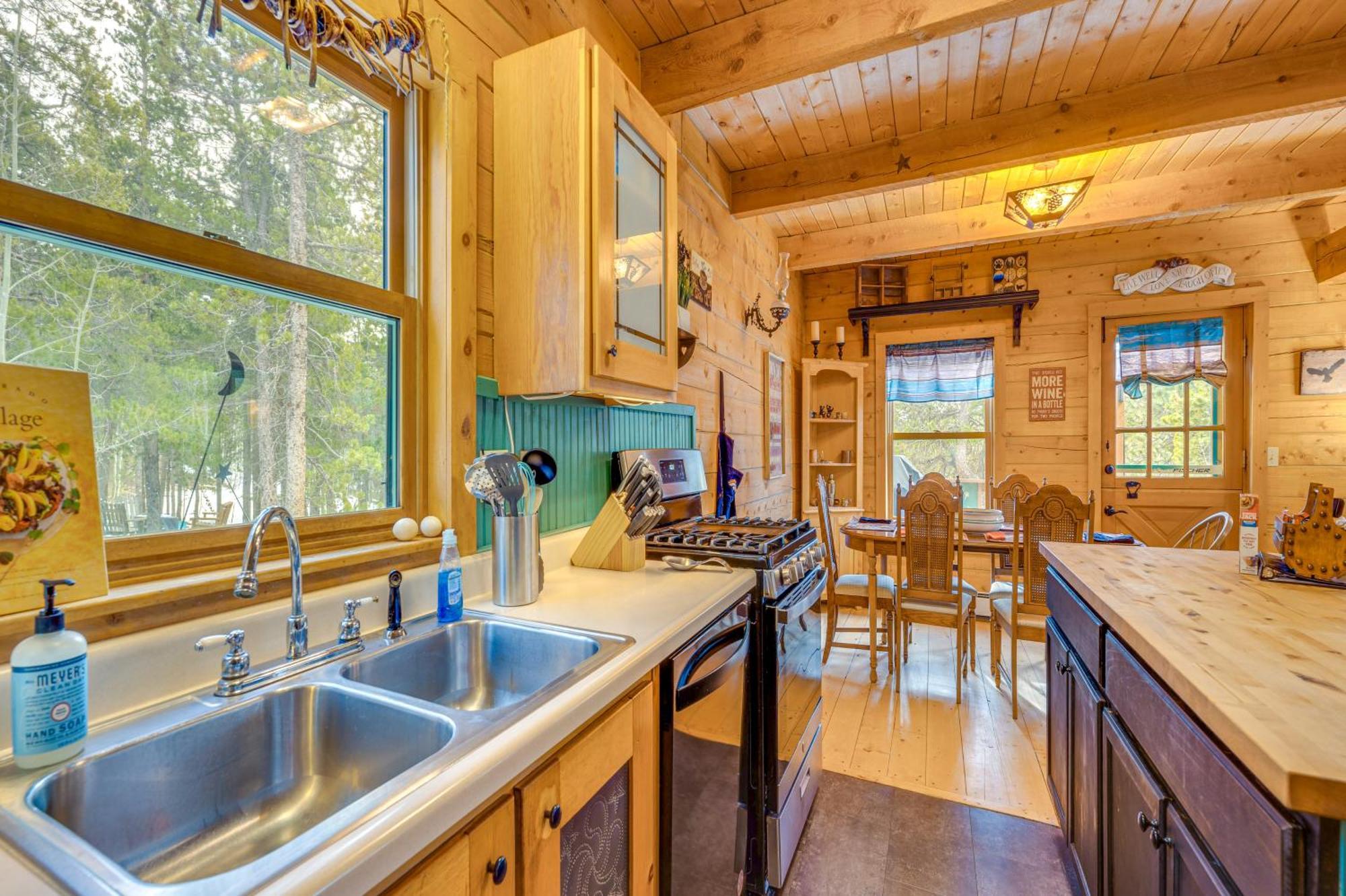 Secluded Black Hawk Log Cabin With Fire Pit! エクステリア 写真